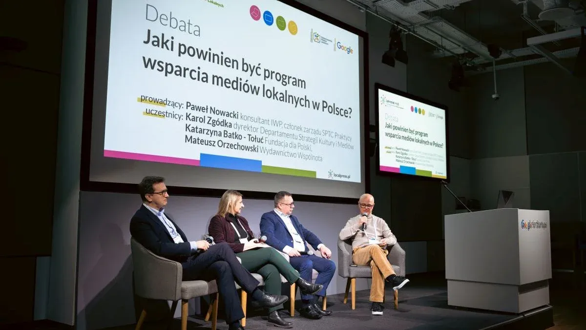 Uczestnicy debaty o wsparciu mediów lokalnych